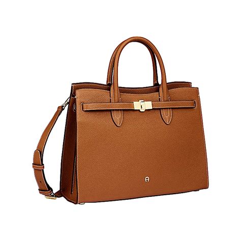 Farah Handtasche L Cognac Brown .